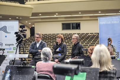 Emocijos: teatro simfoninio orkestro vadovas Tomas Ambrozaitis, teatro vadovė L.Vilimienė ir muzikologė D.Kšanienė kalbėjo apie šių metų staigmenas bei praeitį.