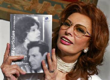 1934 m. gimė garsi italų kino aktorė ir „Oskaro“ laureatė Sophia Loren