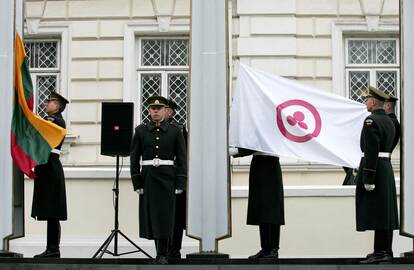 Taikos vėliavos pakėlimo ceremonija