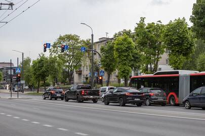 Taisyklės: nors ties stotele yra įrengta A juosta, gyventojai iš jos gali pasukti į kiemus, tačiau negali važiuoti tiesiai.