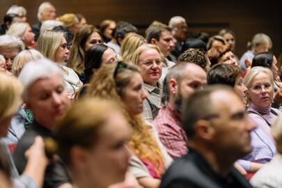 Apstu: susitikimų metu žiūrovai užduoda teatralams įvairių klausimų, kai kurie jų būna ir provokuojantys.