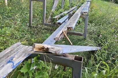 Įvaizdis: sulaužyti suoliukai tiesiog badyte bado akis.