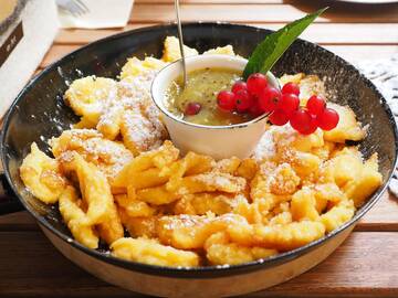 Austriškas desertas „Kaiserschmarrn“