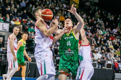 Tikimybė: pasikeitus „EuroBasket 2022“ dalyvių sudėčiai, Lietuvos vyrų krepšinio rinktinės kelyje gali būti naujų varžovų