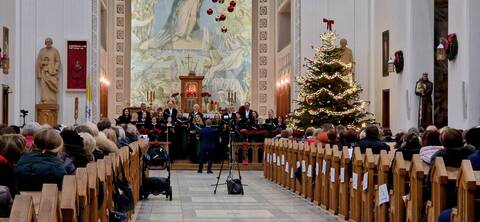 Religija: tradiciškai kalėdinio meto pabaigą byloja Trijų Karalių šventė.