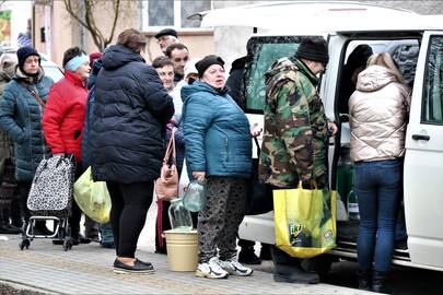 Tęsiasi: Kretingoje eilės prie pieno nesibaigia jau kelias dienas.