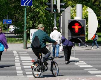 Išliks: perėja Liepojos gatvėje šalia sankryžos su P.Lideikio gatve bus reguliuojama nauju valdikliu, vokiškas žmogeliukas šviesoforo sekcijose nebus keičiamas.