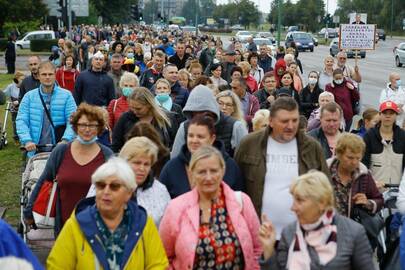 Bendrystė: klaipėdiečiai šiemet demonstravo vienybę tiek išėję į demonstraciją dėl smarvės, tiek tiesdami ranką vieni kitiems nelaimių metu.