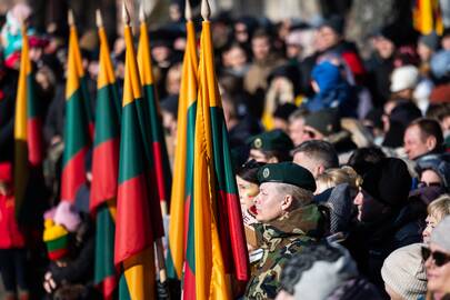 Baltijos valstybių vėliavų pakėlimo ceremonija Simono Daukanto aikštėje