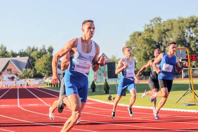 Įsibėgėjo: G.Truskauskas (kairėje) pernai vasarą pagerino nacionalinį 200 m bėgimo rekordą.