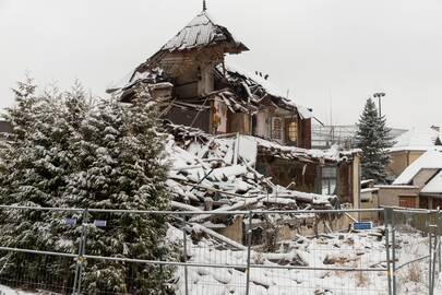 Istorija: vila buvo pastatyta beveik prieš 100 metų. Ją Nepriklausomybės kovų dalyviui, knygnešiui, Steigiamojo Seimo atstovui P. Ruseckui suprojektavo architektas inžinierius A. Gordevičius.