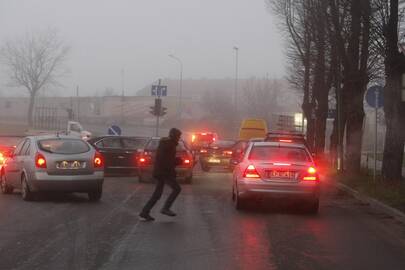 Trūkumas: neveikiantis kuris nors iš automobilio žibintų laikomas dideliu trūkumu, dėl to TA transporto priemonei nebus pratęsiama arba suteikiama.