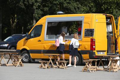 Pasirinko: prekybininkai savo nuožiūra buvo įsitaisę prie Kauno pilies.