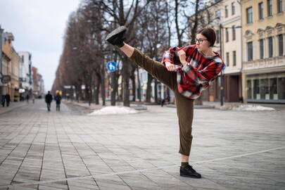 Universali: Vaiva – studentė, kinų kalbos mokytoja ir kiokušin stiliaus karatė kovotoja.