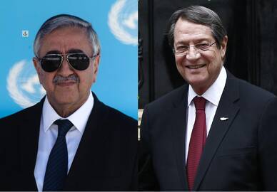 Mustafos Akinci (kairėje) ir Nikas Anastasiadžis (dešinėje)