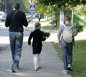 Nepigu: mažamečius vaikus auginantiems tėvams šiemet teks plačiau atverti pinigines.