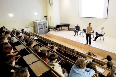 Universitetai ir kolegijos pačios sprendžia, ar skatinti studentus.