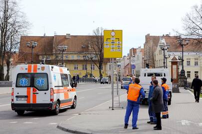 Tiltų gatvės prieigose pastatyti nauji informaciniai ženklai, kuriuose aiškiai nurodyta, kam ja leidžiama važiuoti.