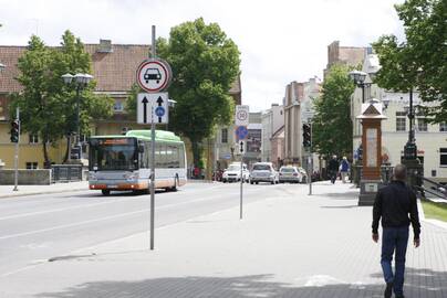 Pokyčiai: Tiltų gatvėje jau įrengti nauji ženklai.