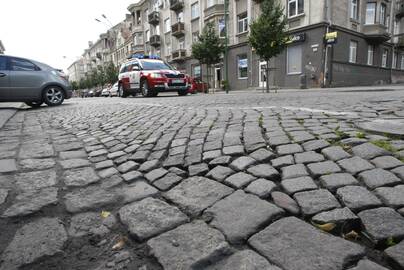 Laikas: įdubas Liepų gatvės akmeniniame grindinyje planuojama remontuoti po Jūros šventės.