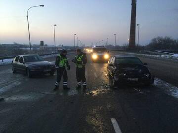 Už nusikaltimus nuteisto D.Sadovskio vairuojamas BMW ant viaduko rėžėsi į "Nissan Alemera".