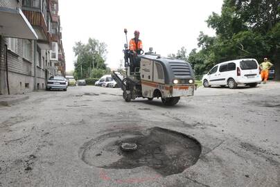 Nors dalyje daugiabučių namų kiemų dabar vykdomi įprasti remonto darbai, tačiau kai kur jau po poros mėnesių, tikėtina, prasidės žadėtos didžiosios permainos.