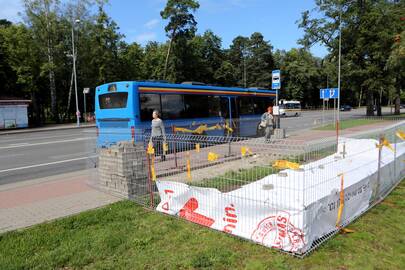 Pokyčiai: centrinėse miesto gatvėse seno dizaino autobusų laukimo paviljonai keičiami naujais.