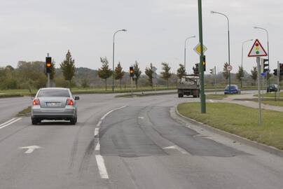 Darbai: šiomis dienomis kelininkai Jūrininkų prospekte lygino giliausias provėžas.