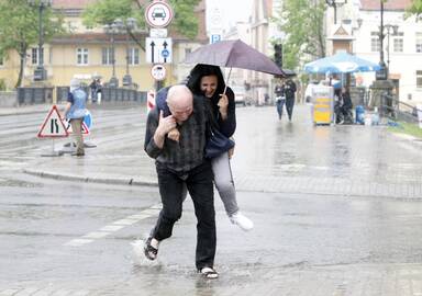 Tikimybė: jei tikėtume senovės lietuvių spėjimais, artėjančias septynias savaites ar dienas uostamiestyje vis dar turėtų lyti.