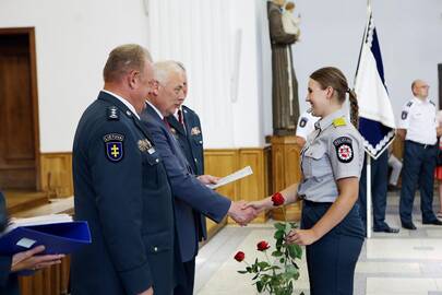  Iškilmės: Lietuvos policijos mokyklos absolventai penktadienį gavo mokslo baigimo pažymėjimus ir įsiliejo į policininkų būrį. 