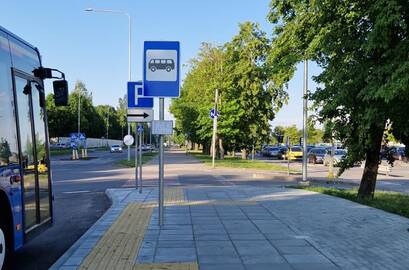 Sumaištis: ne visi klaipėdiečiai žino apie naują Kauno stotelės vietą, tad autobuso tebelaukia senojoje.