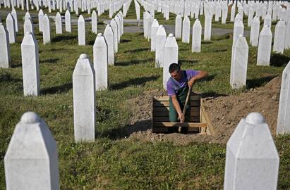 Srebrenicos žudynių aukų kapinės.