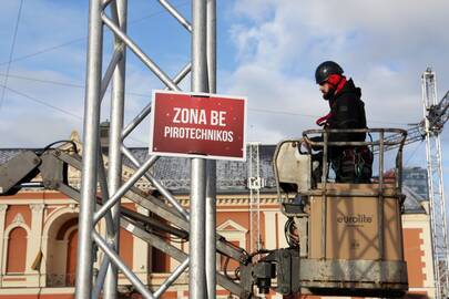 Uždraudė: Teatro aikštėje fejerverkų nebus galima leisti, vietoje jų spindės lazerių šou.