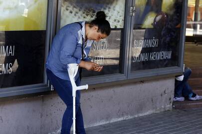 Įspėjo: ne tik išmaldos prašymas, bet ir jos davimas kartais gali būti įvertintas nemenka bauda.