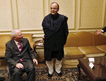 Wolfgangas Schaeuble (kairėje) ir Narendra Modi