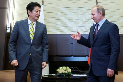  Shinzo Abe ir Vladimiras Putinas