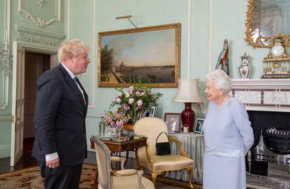 Elizabeth II ir Borisas Johnsonas