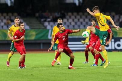 Lietuviai neprilygo Portugalijos futbolininkams