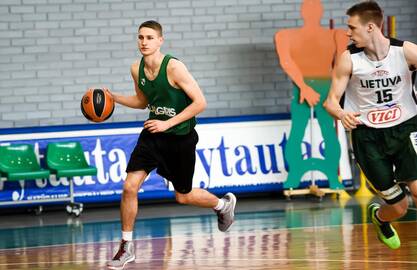 M.Varnas (su kamuoliu) šiemet dalyvavo NBA jaunųjų talentų stovykloje, o M.Echodas buvo pripažintas naudingiausiu atrankos turnyro žaidėju.