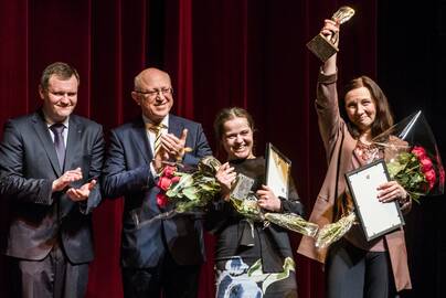 Iniciatyva: kompanijos „Bega“ generalinio direktoriaus A.Kuzmarskio (antras iš kairės) dėka Klaipėdos dramos teatre gimė graži tradicija – „Mūzos“ apdovanojimai.