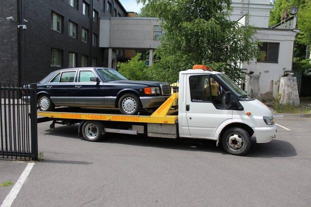 Mercedes Benz 560 SEL
