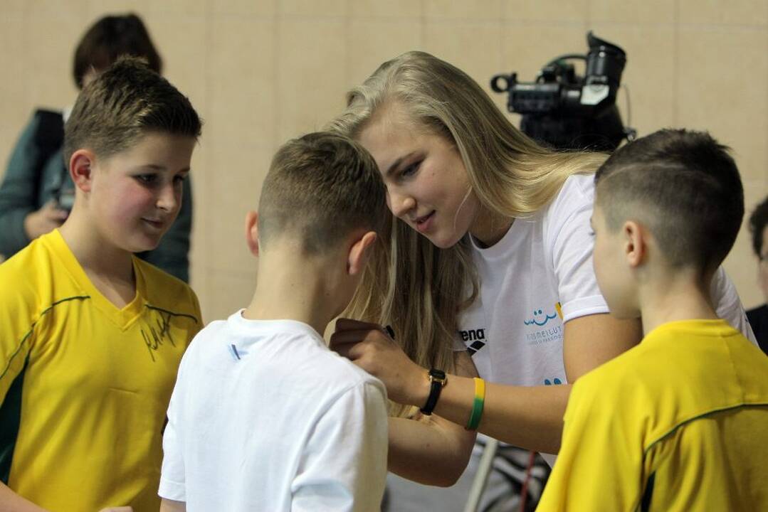 Alytuje vyko šeimų plaukimo estafetės varžybos Rūtos Meilutytės taurei laimėti.