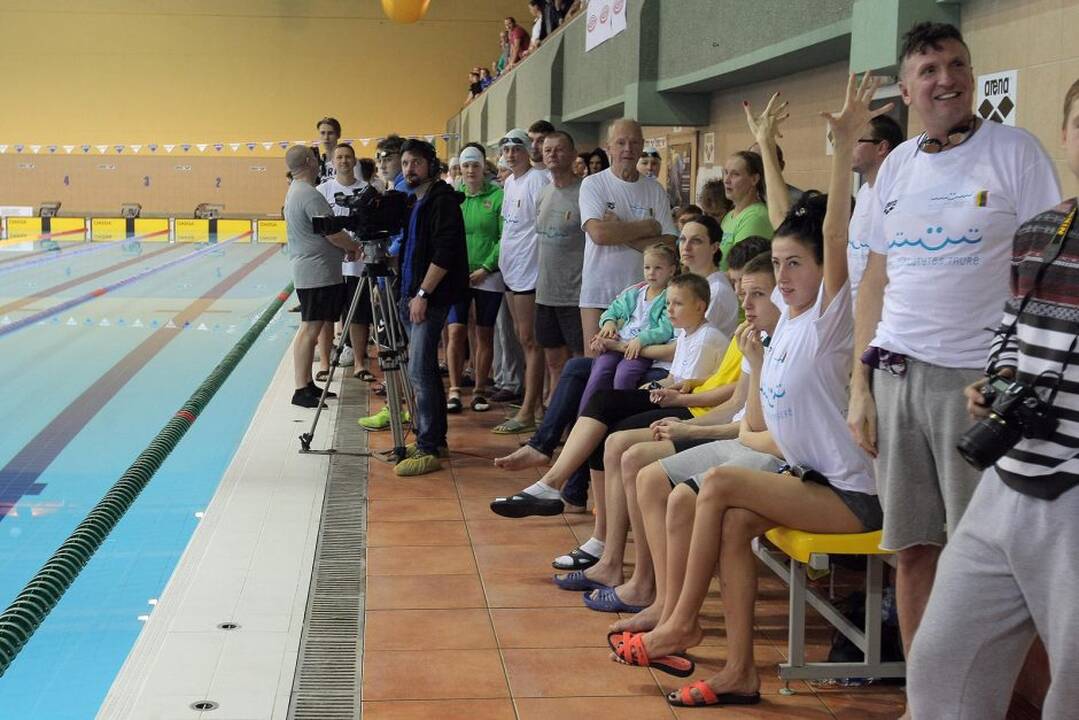 Alytuje vyko šeimų plaukimo estafetės varžybos Rūtos Meilutytės taurei laimėti.