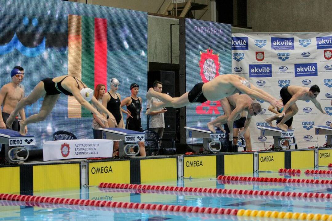 Alytuje vyko šeimų plaukimo estafetės varžybos Rūtos Meilutytės taurei laimėti.