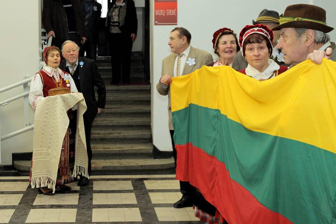 Kauno senjorai profesoriui Vytautui Landsbergiui įteikė „Širdžių premiją“.