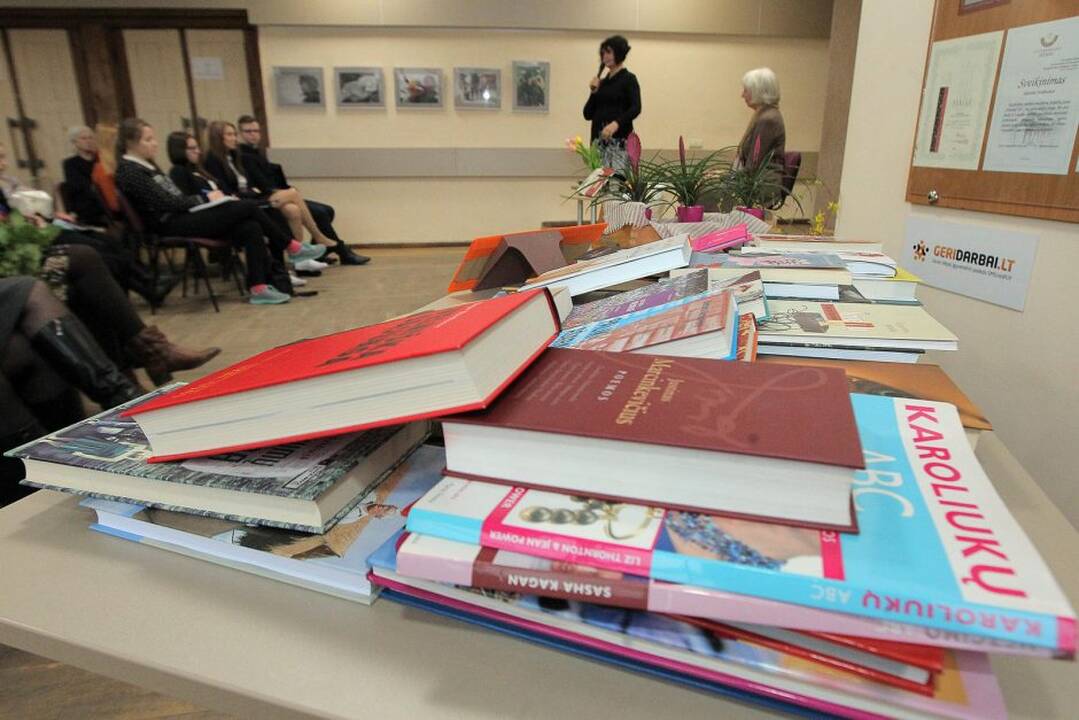 Rašytoja ir žurnalistė A.Urbonaitė tapo Raudondvario (Kauno raj.) bibliotekos globėja.