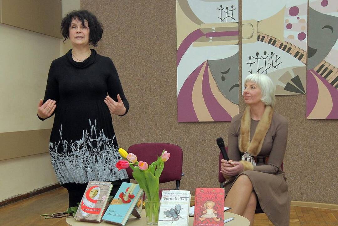 Rašytoja ir žurnalistė A.Urbonaitė tapo Raudondvario (Kauno raj.) bibliotekos globėja.