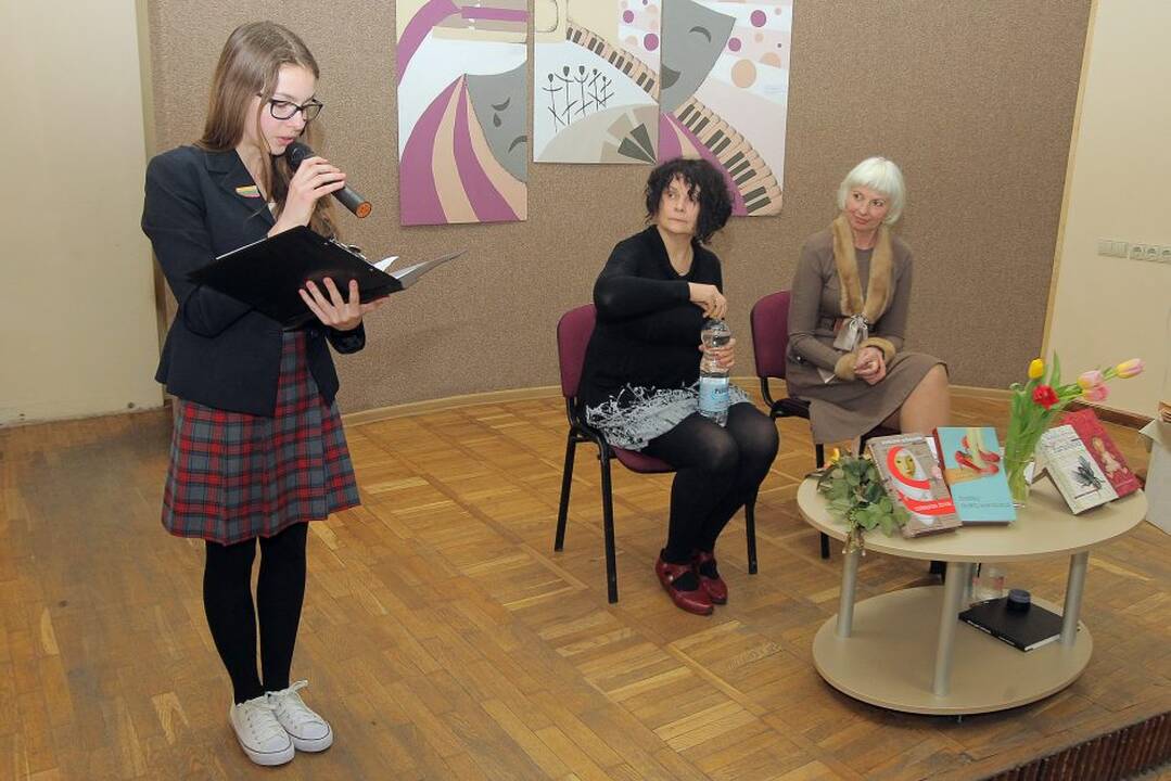 Rašytoja ir žurnalistė A.Urbonaitė tapo Raudondvario (Kauno raj.) bibliotekos globėja.