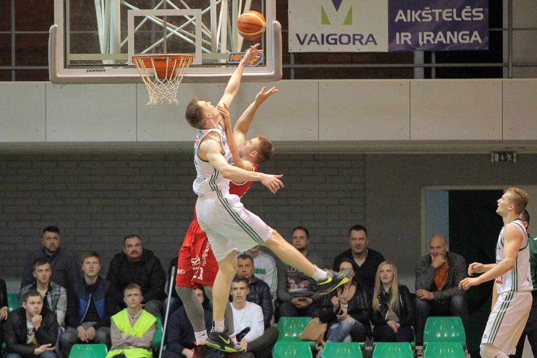 Nacionalinės krepšinio lygos ketvirtfinalis: Kauno „Žalgiris-2“ – „Mažeikiai“ 71:68.