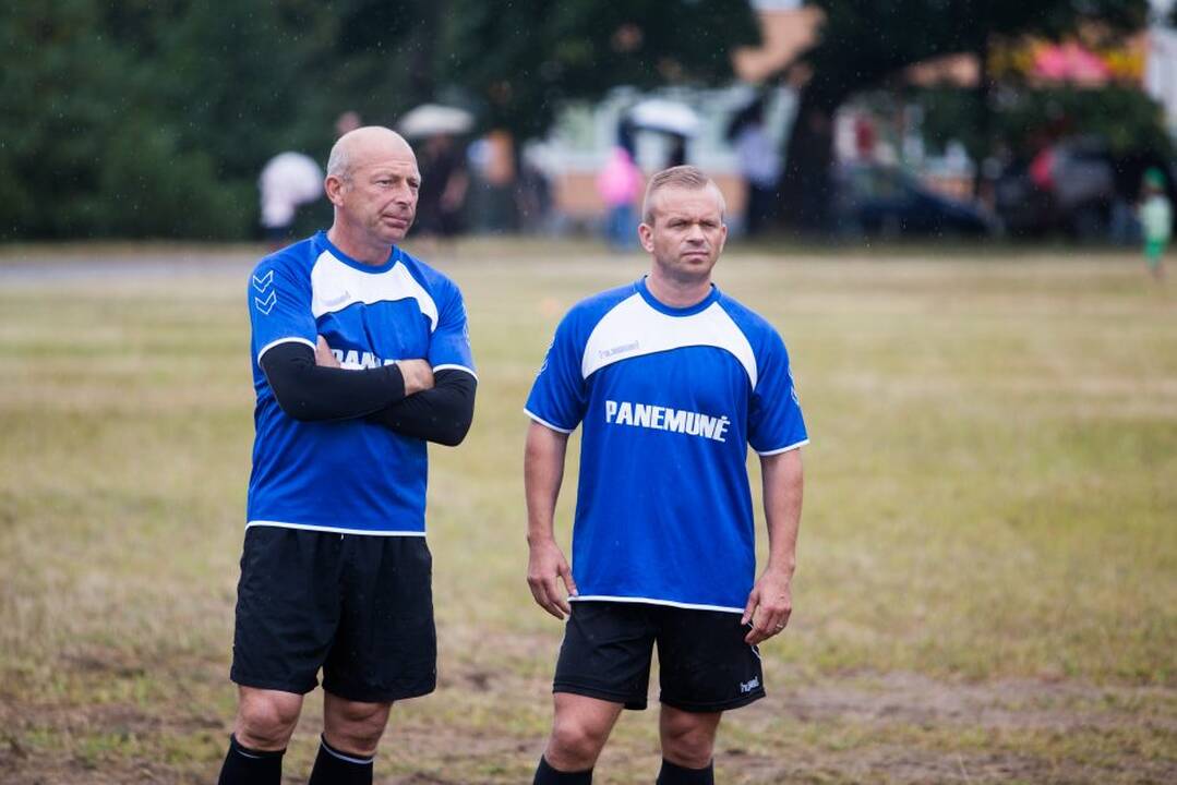 „Prelegentai“ prieš panemuniečius